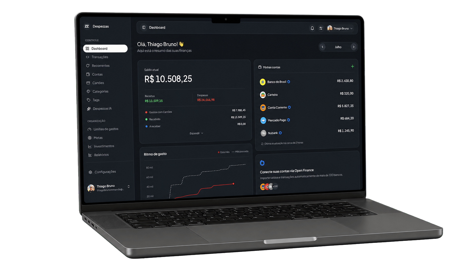 Dashboard do Despezzas exibido em um notebook, com saldo atual e valores de cada conta